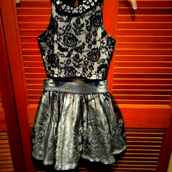 Knitworks Other - Girls two piece dress set